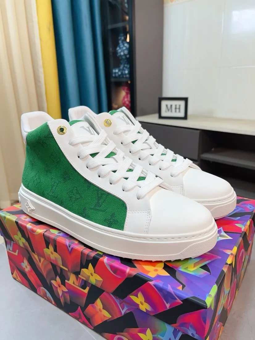 Men's shoes 💰560🌹🌹【LV】New men's high-top shoes, ‌global limited edition💯 shoes‌ are made of ‌original silk leather➕cowhide lining🐂top-grade workmanship! ‌Inner padding for feet: pure imported sheepskin lining, strappy sneakers, comfortable and breathable✅ luxurious and noble!! Men's shoe size: 38-44 💮